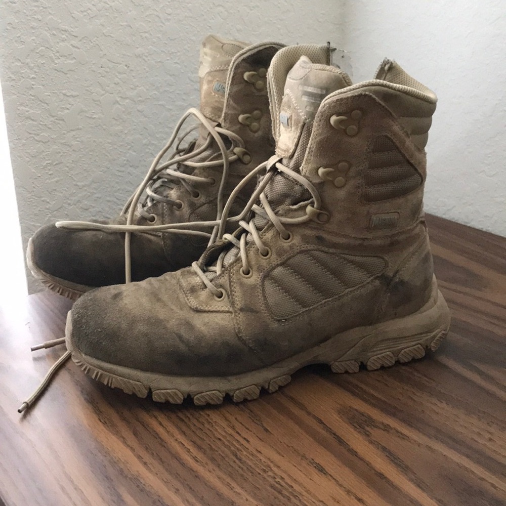Used Magnum Combat Boots (US 9)